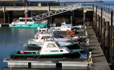 vedette de lamanage au port de La Rochelle